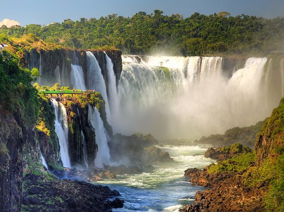 Brésil - Vue sur les chutes d'eau Iguazu