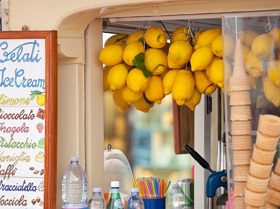 Marchand de glace avec des citrons à Capri - Italie