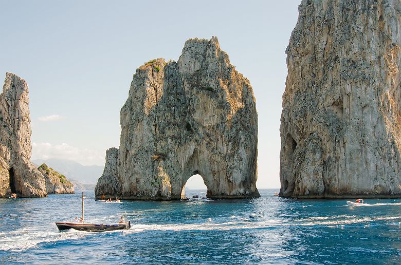 Faraglioni Cliffs à Capri - Italie