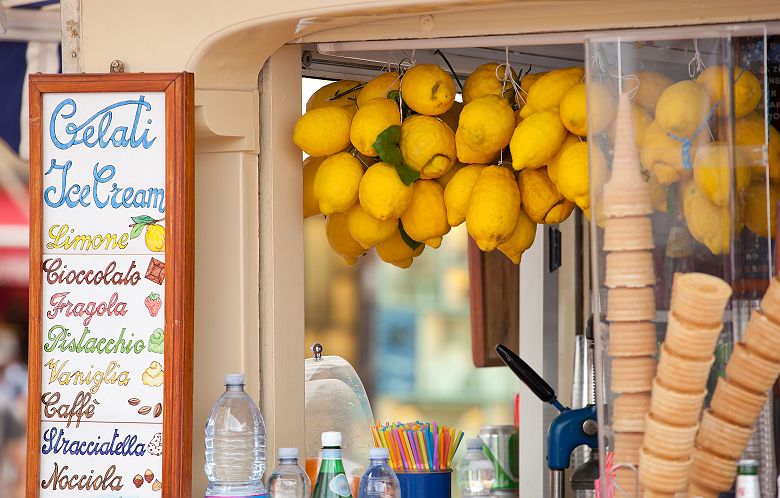 Marchand de glace avec des citrons à Capri - Italie