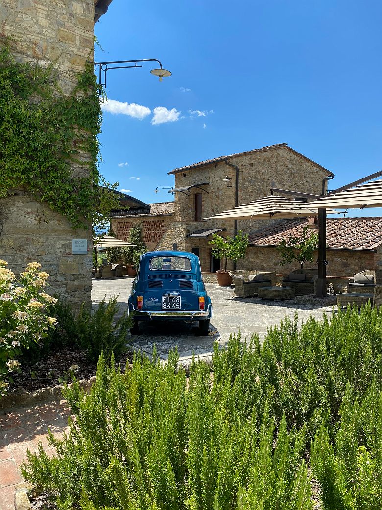 Fiat typique dans le village de Castellina in Chianti 