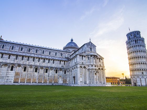 Toscane - Tour de Pise et cathédrale de Notre-Dame de l'Assomption en arrière-plan