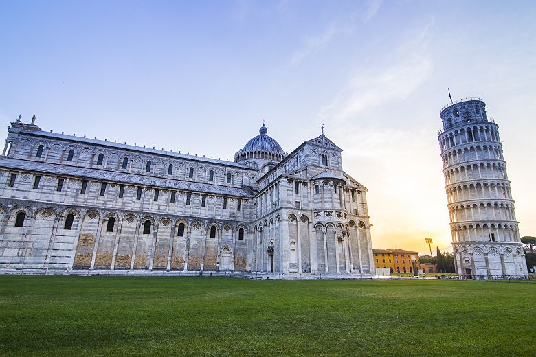 Toscane - Tour de Pise et cathédrale de Notre-Dame de l'Assomption en arrière-plan
