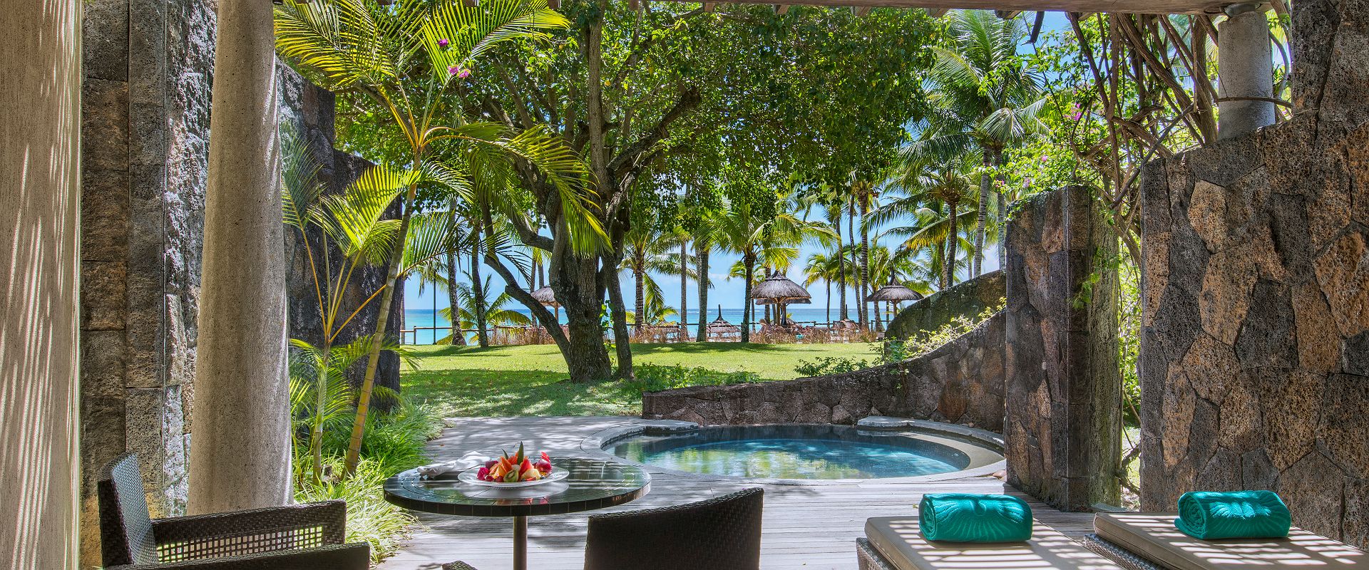suite front de mer avec piscine   trou aux biches beachcomber maurice