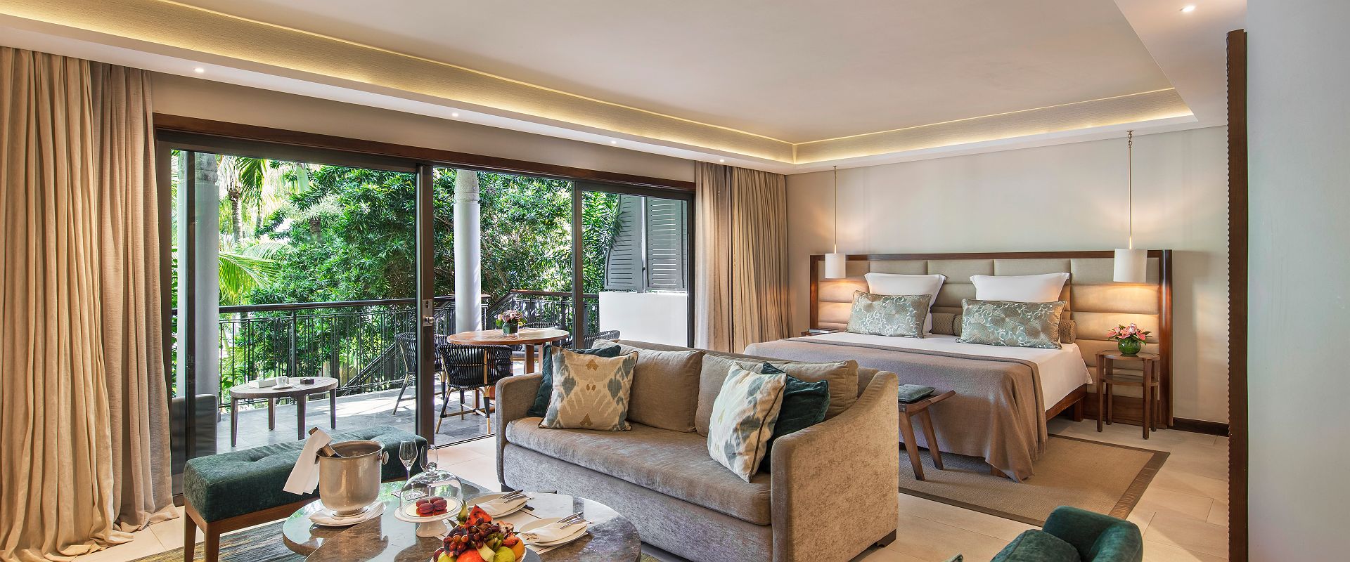 tropical suite   royal palm beachcomber maurice