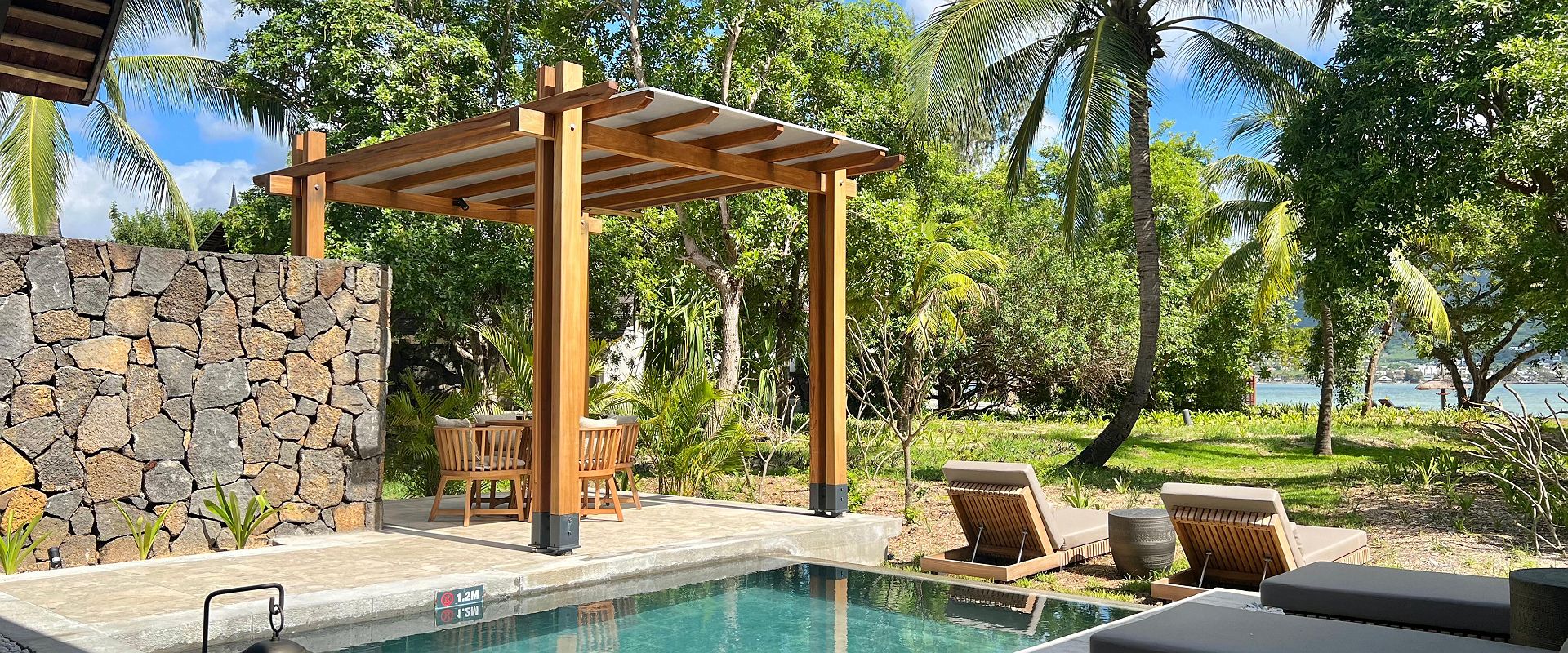 beachfront luxury suite pool villa   maradiva maurice
