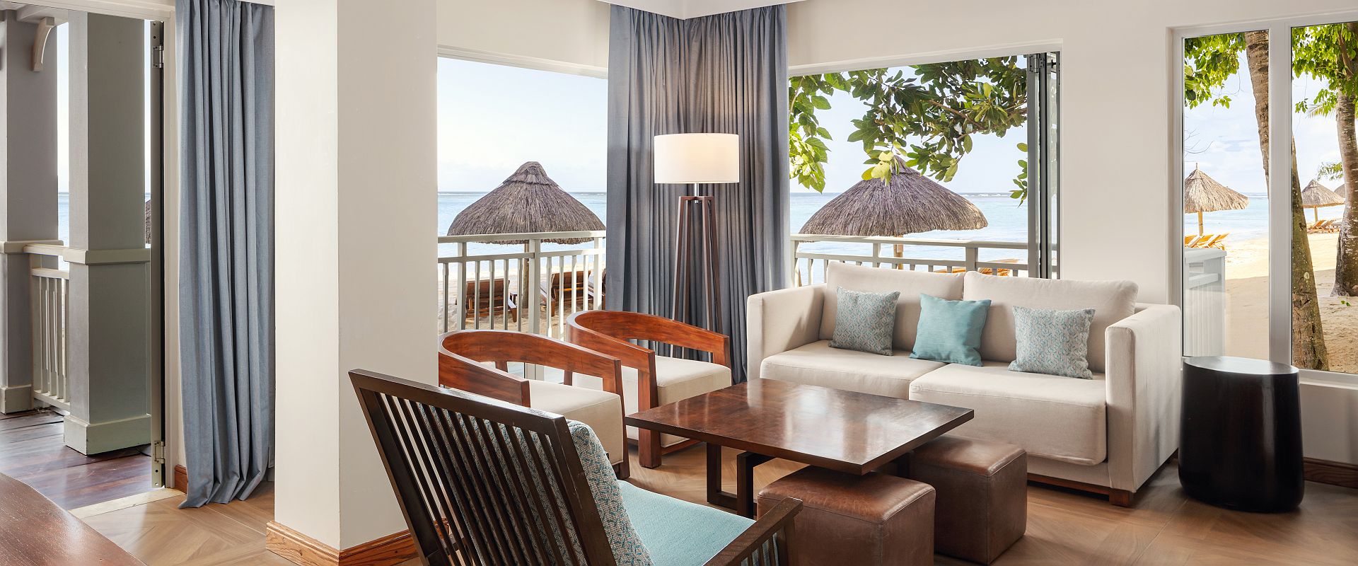 st regis le morne resort   peninsula beach access   ile maurice