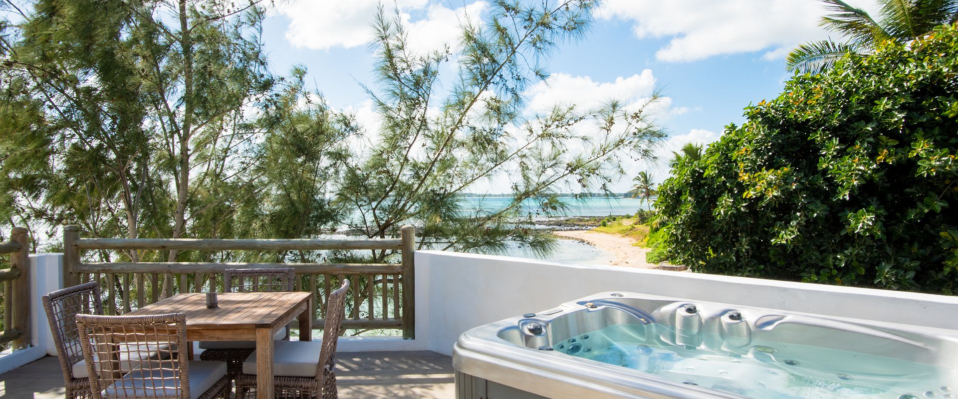 coin de mire beachfront villa   seapoint