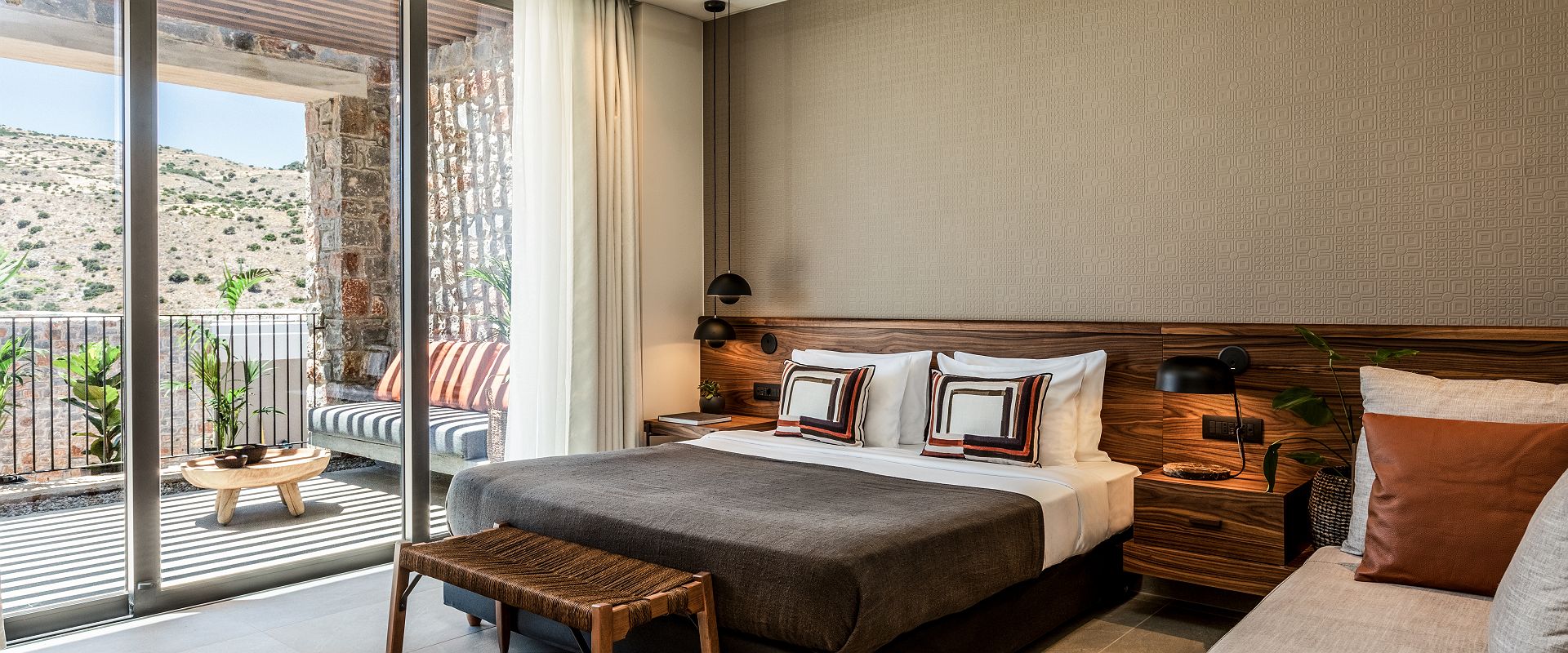 domes of elounda   core open plan suite outdoor jacuzzi   grece