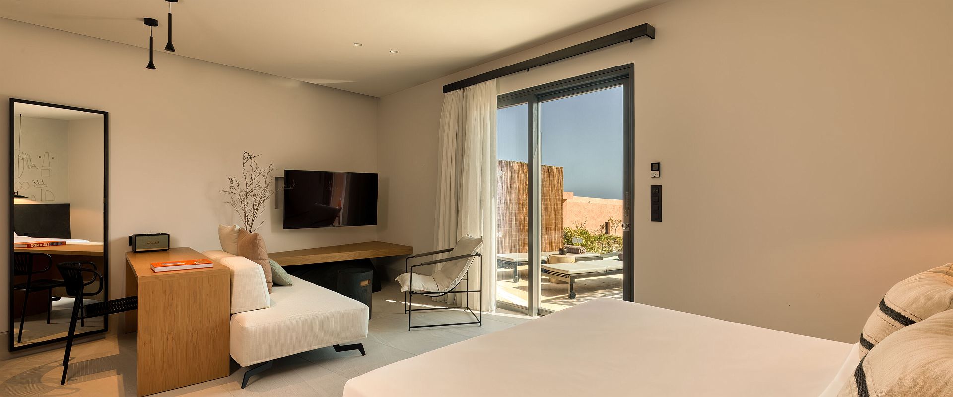   domes novos santorini   euphoria bungalow   grece