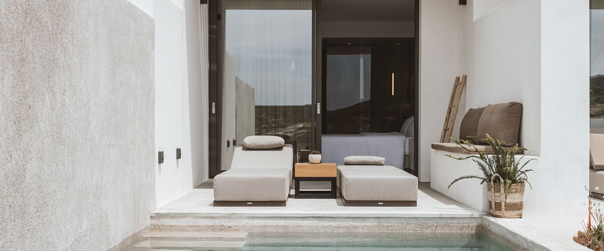 domes white coast milos   deluxe suite pool view with private pool   grece 
