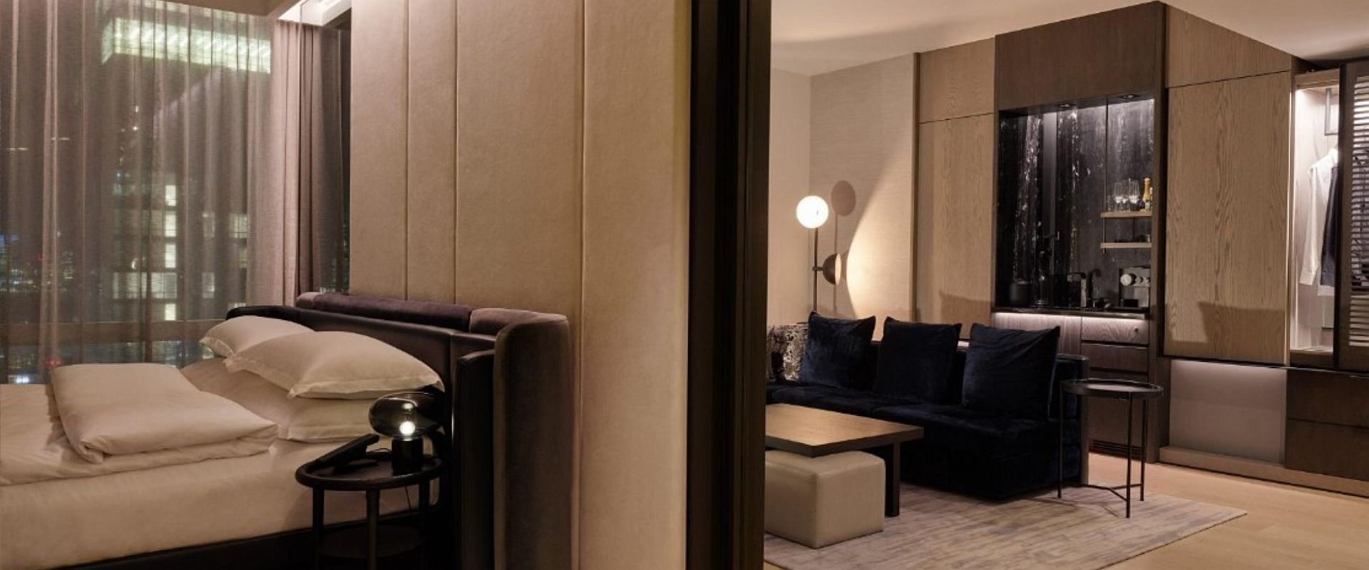 equinox hotel   premier one bedroom suite  vue chambre et salon
