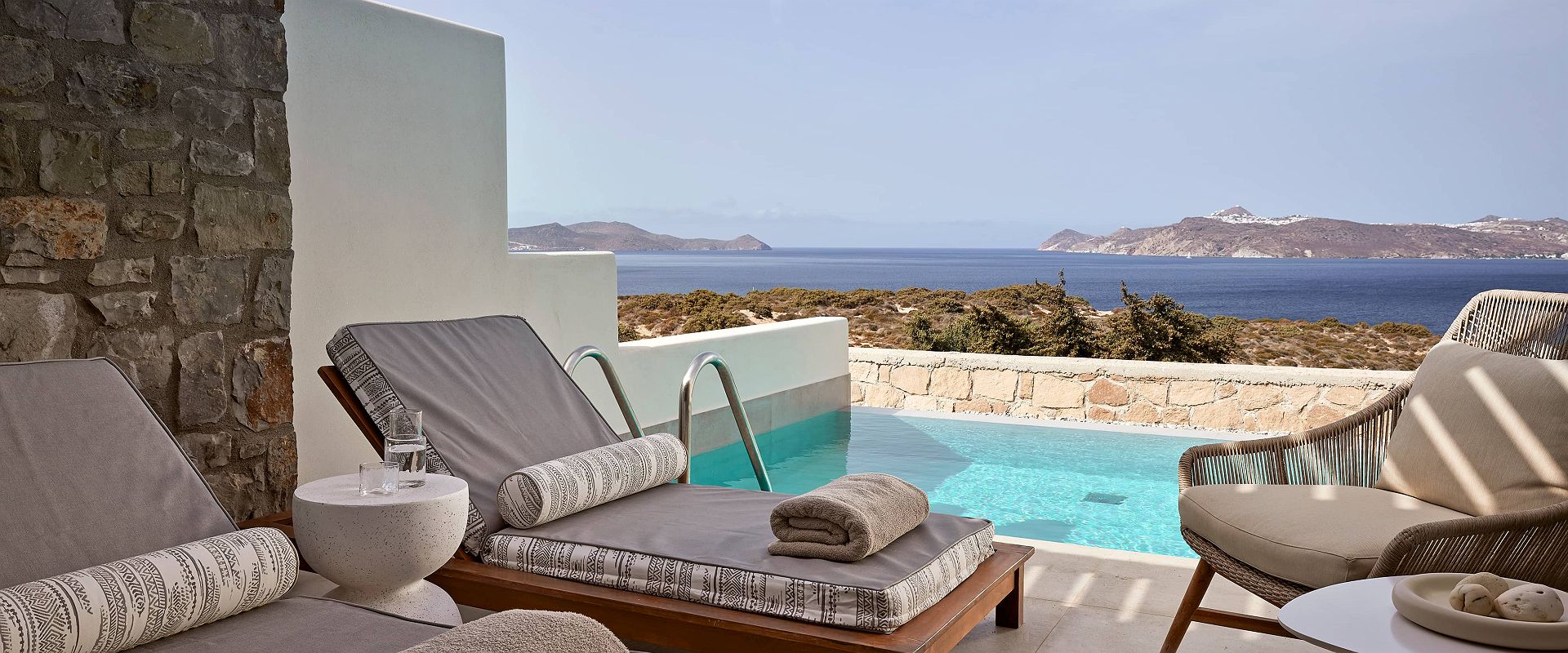 milos sea resort   deluxe triple suite   grece