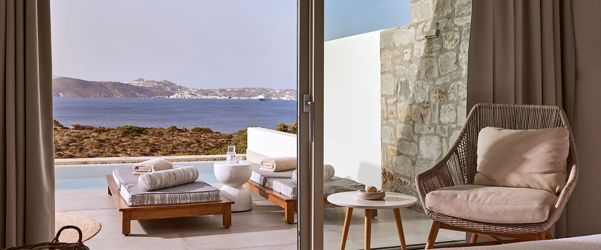 milos sea resort   family suite   grece