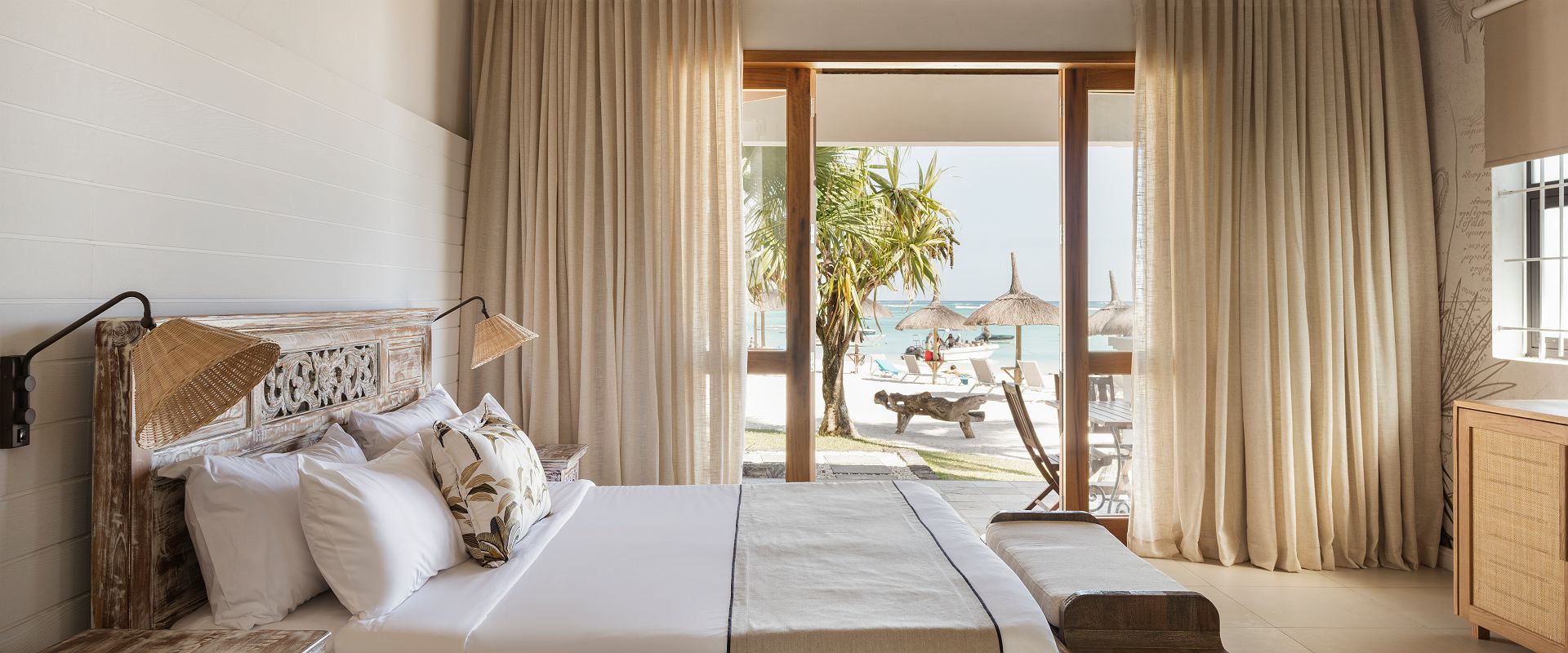 constance sakoa boutik   deluxe beachfront suite