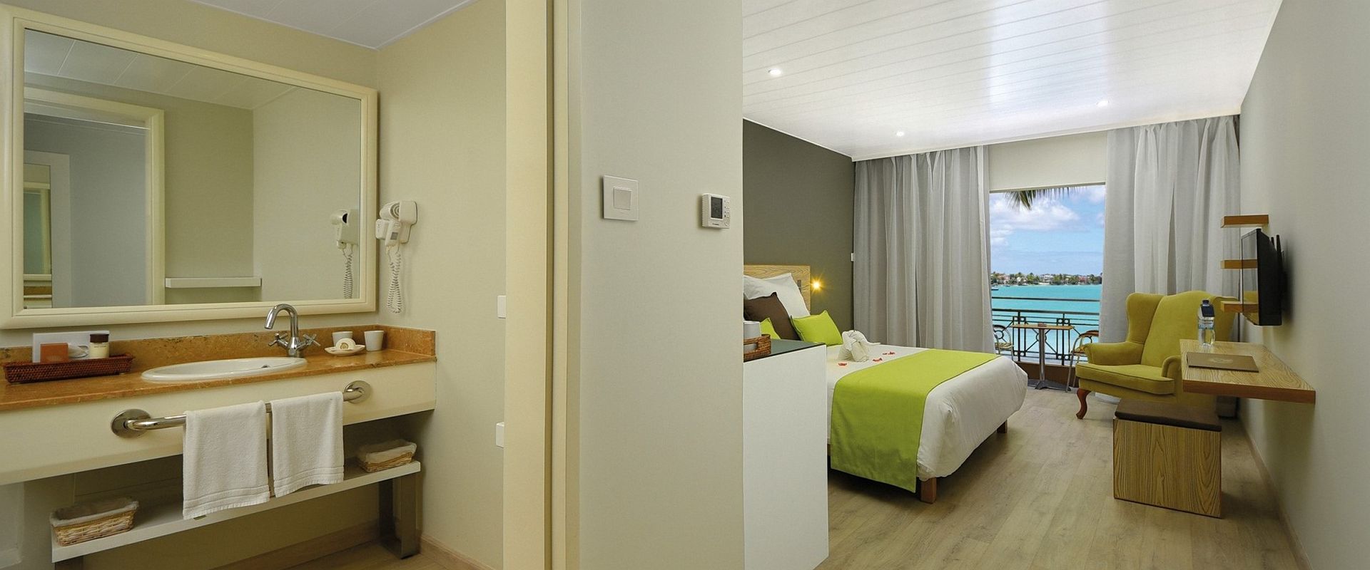 mauricia beachcomber   standard beachfront   ile maurice
