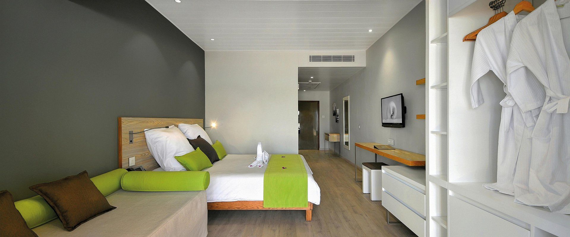 mauricia beachcomber   superior beachfront   ile maurice