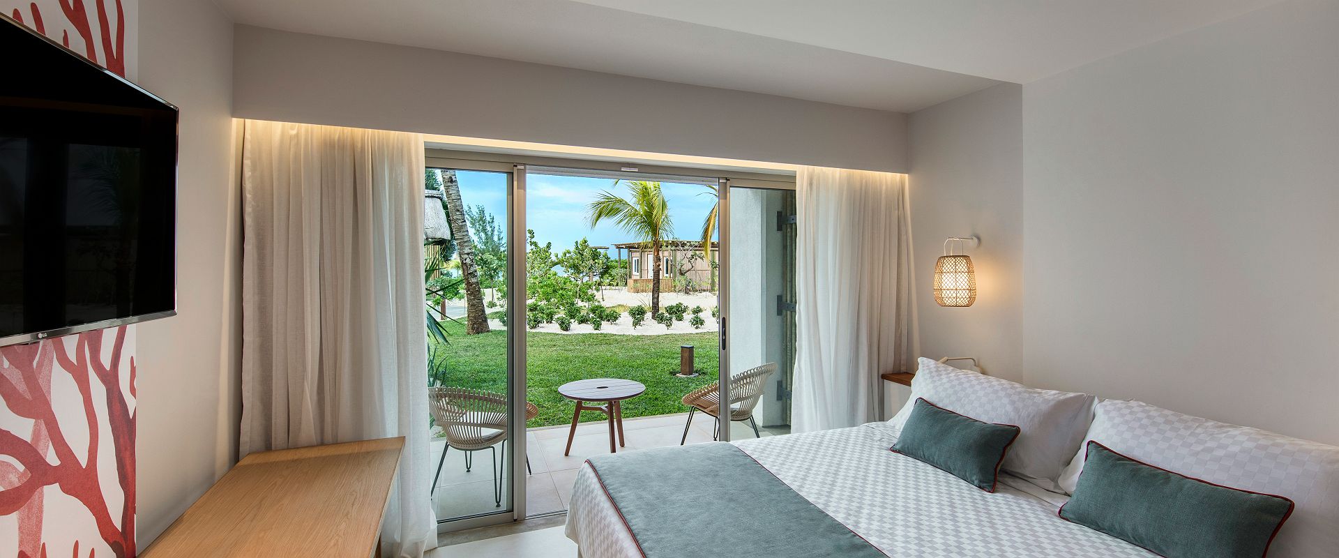 preskil island resort   deluxe family room   ile maurice