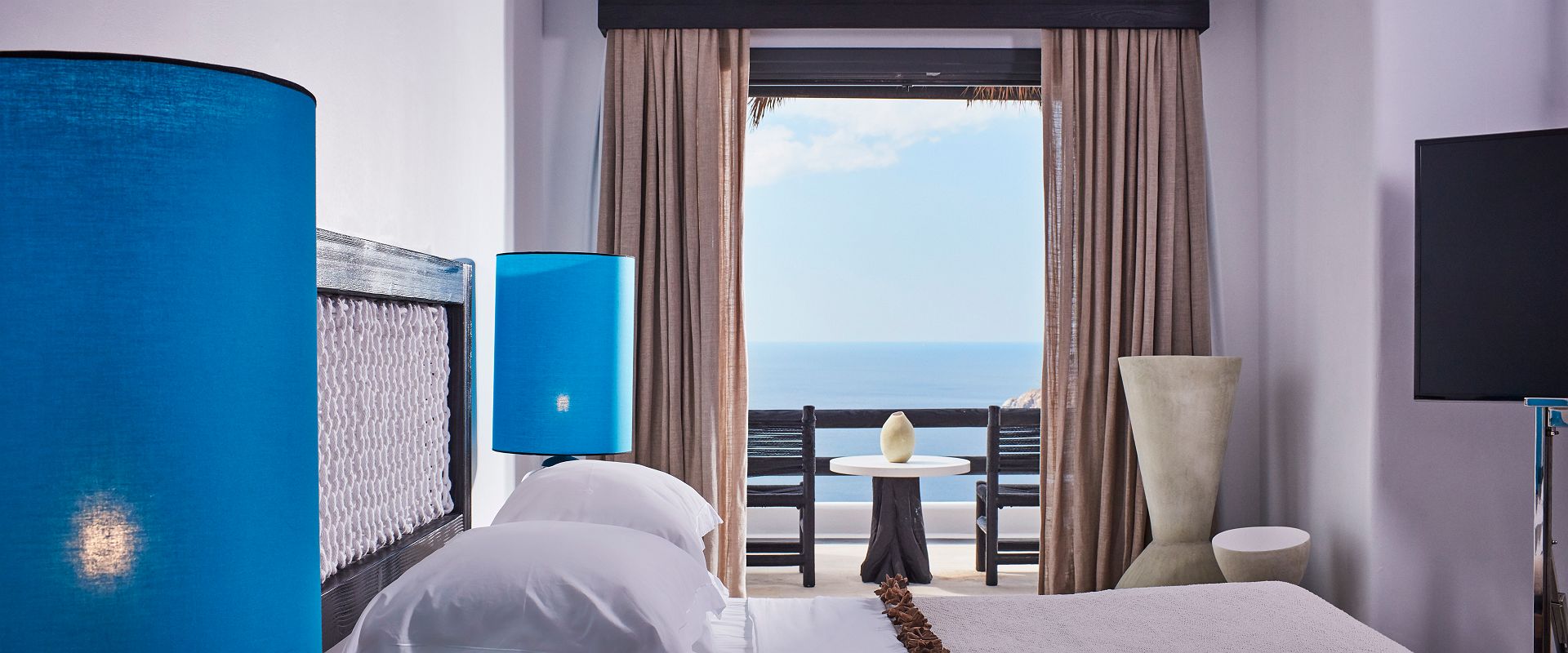 myconian utopia resort   majestic retreat outdoor jacuzzi   grece 