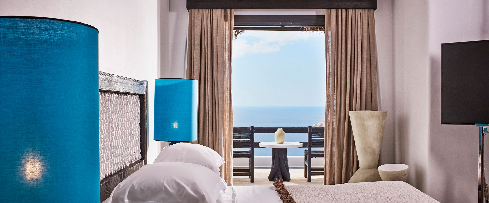 myconian utopia resort   grand majestic outdoor jacuzzi   grece 