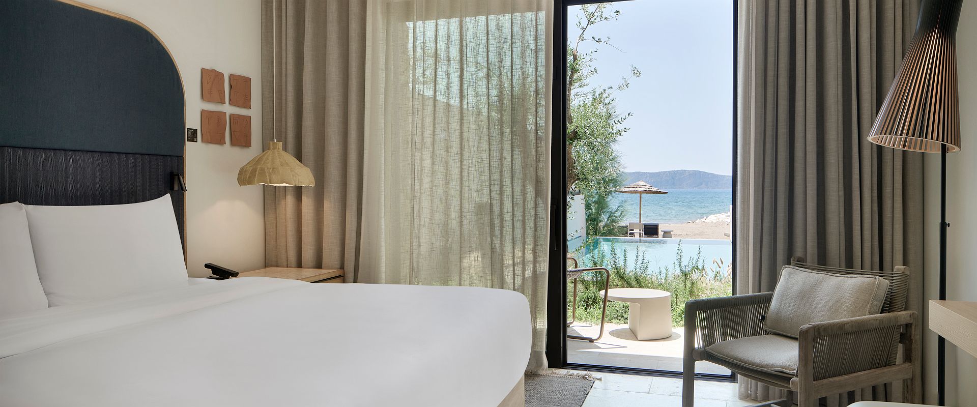   w costa navarino   escape agora beachfront 1 bedroom   grece