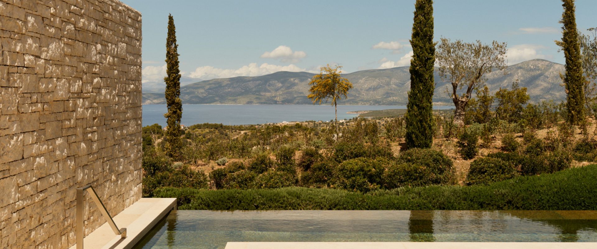 amanzoe   deluxe pool pavillon sea view   grece