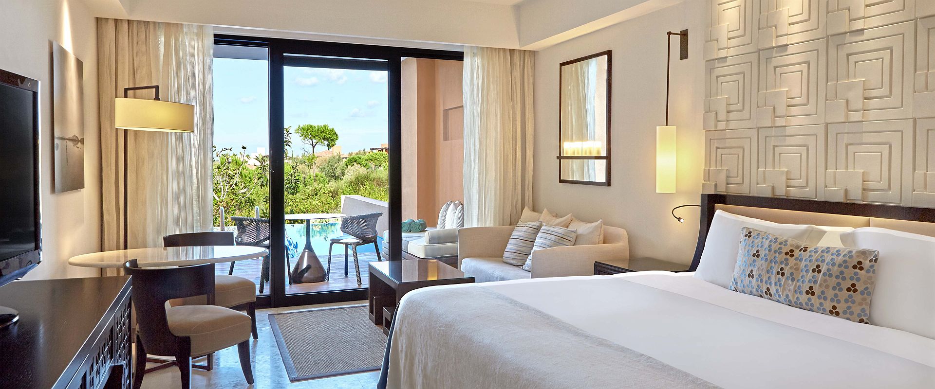   romanos costa navarino   infinity garden view king   grece