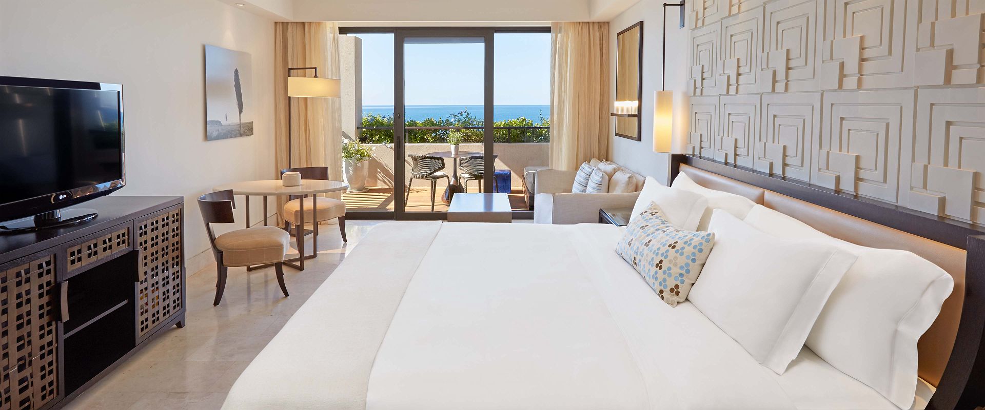   romanos costa navarino   premium sea view king   grece
