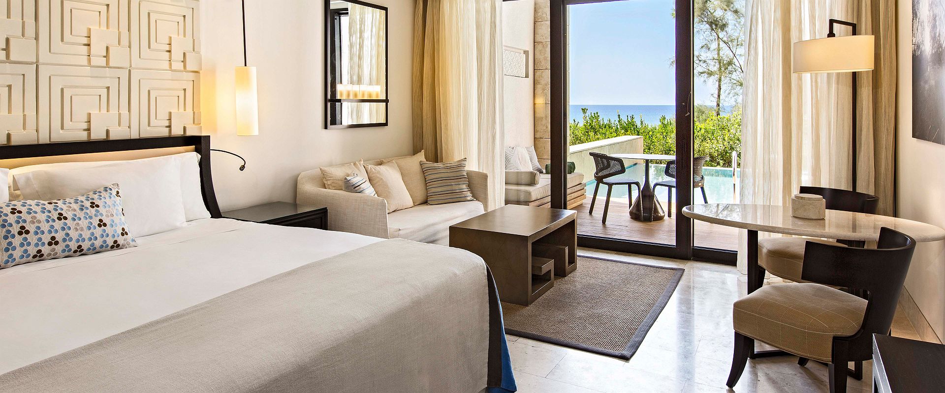   romanos costa navarino   premium infinity sea view king   grece