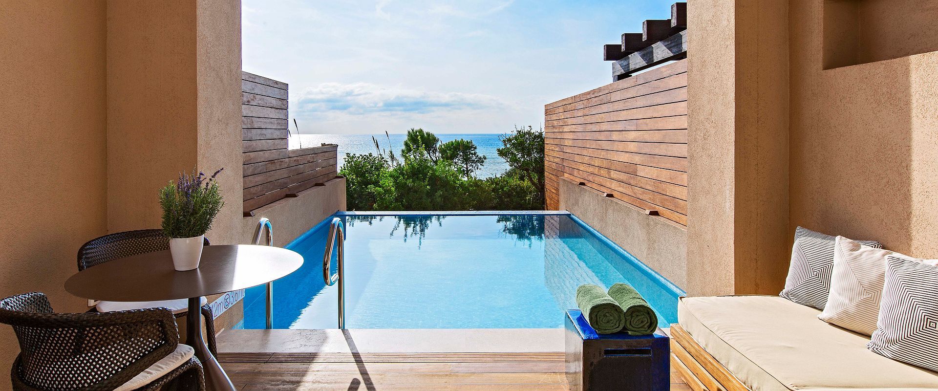 romanos costa navarino   premium infinity sea view twin   grece