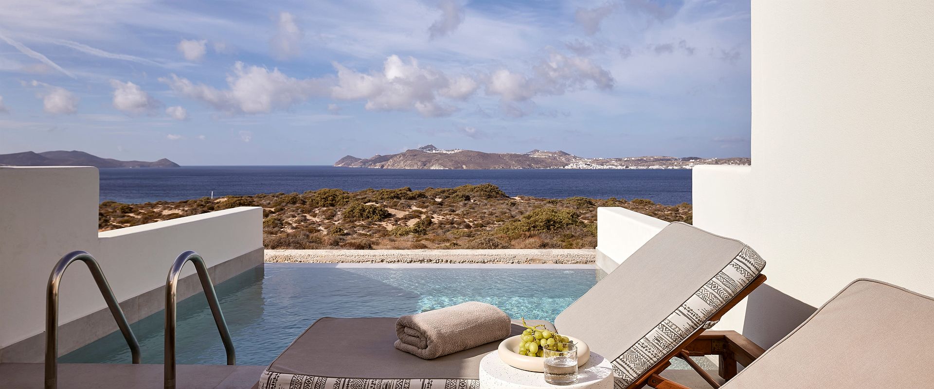   milos sea resort   deluxe double suite   grece