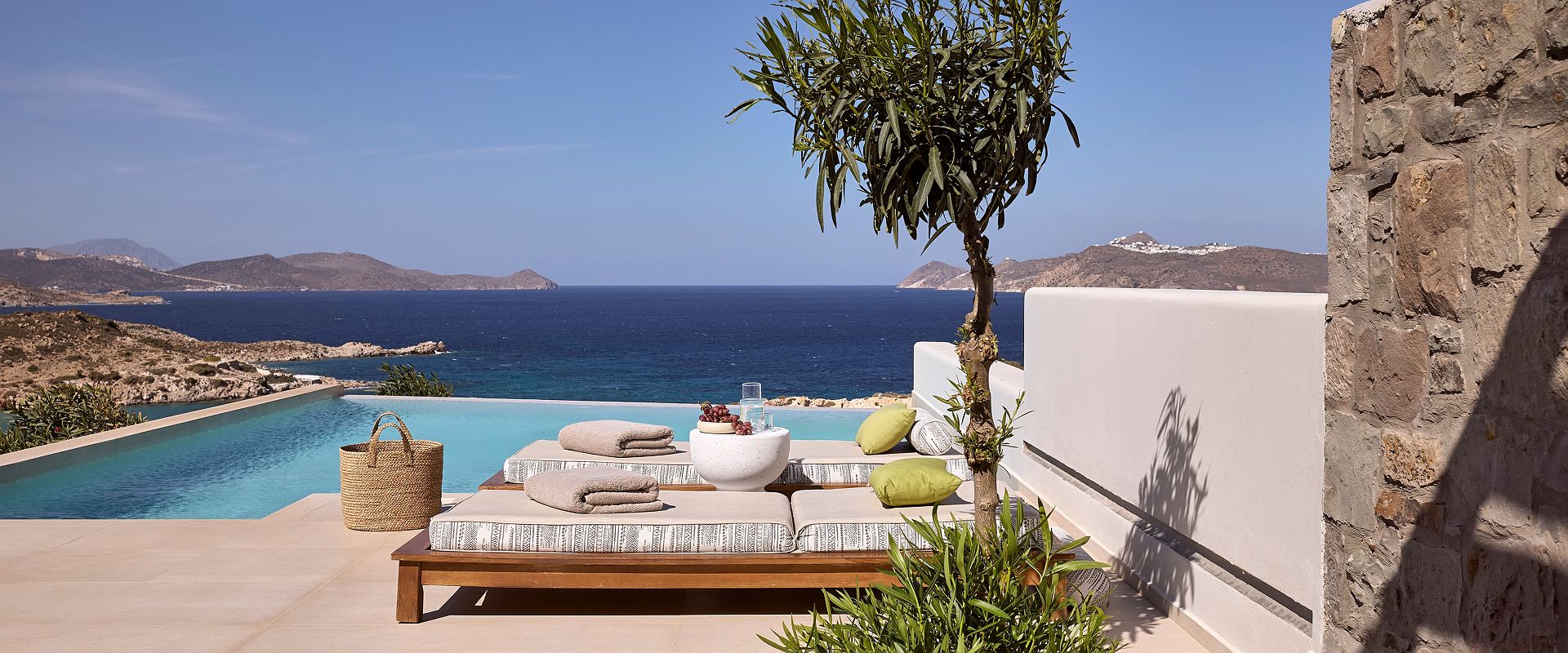 milos sea resort   honeymoon suite   grece