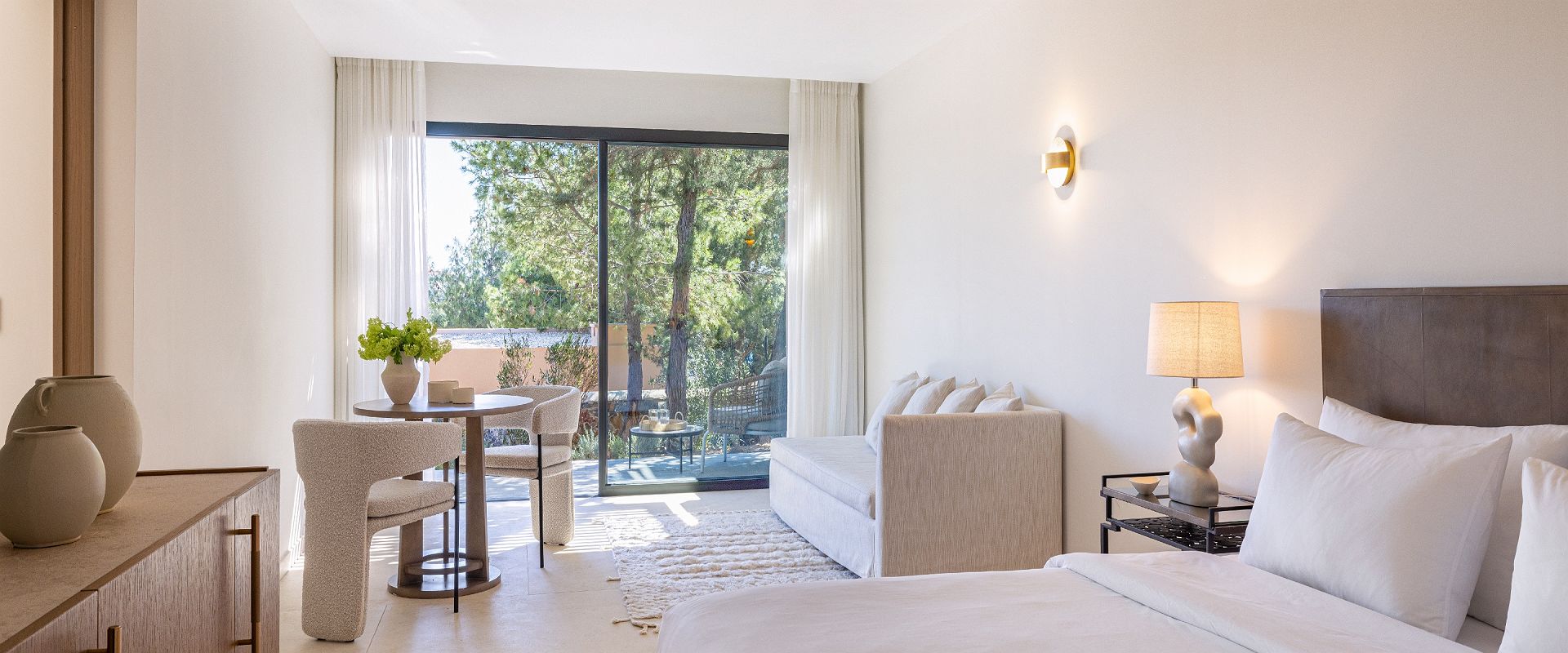 cape sounio grecotel   swim up junior suite   grece