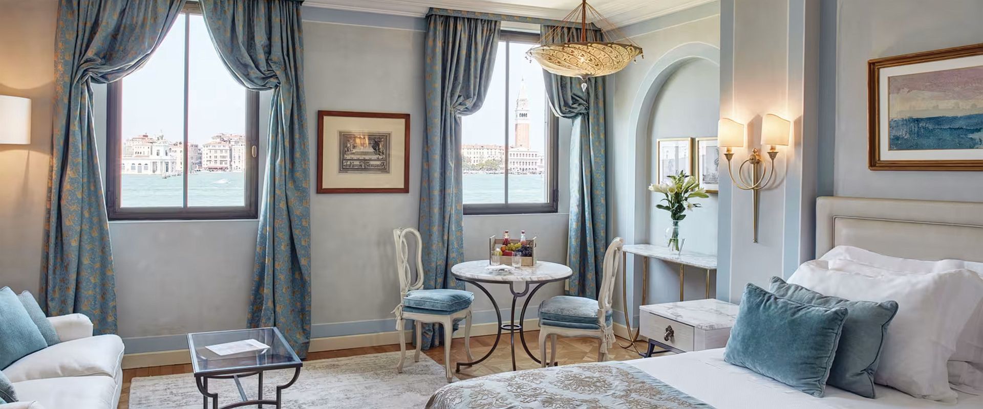 cipriani venice belmond hotel   premium st mark view room   italie