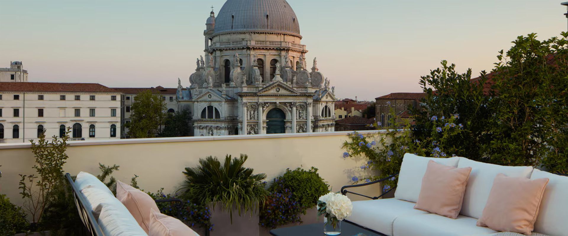   st regis venice   terrace grand canal view room   italie