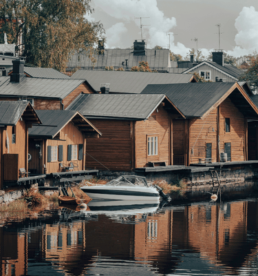 Cabane en bord de lac