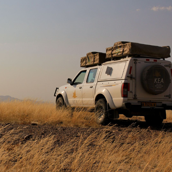 Véhicule avec tente sur le toit