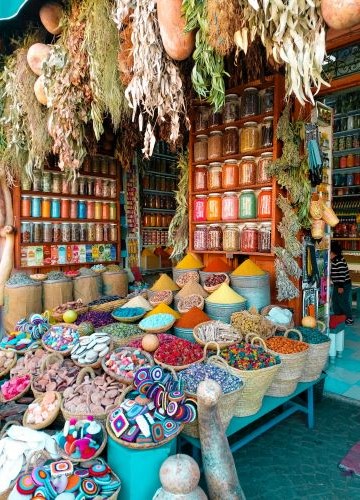 Souk coloré maroc
