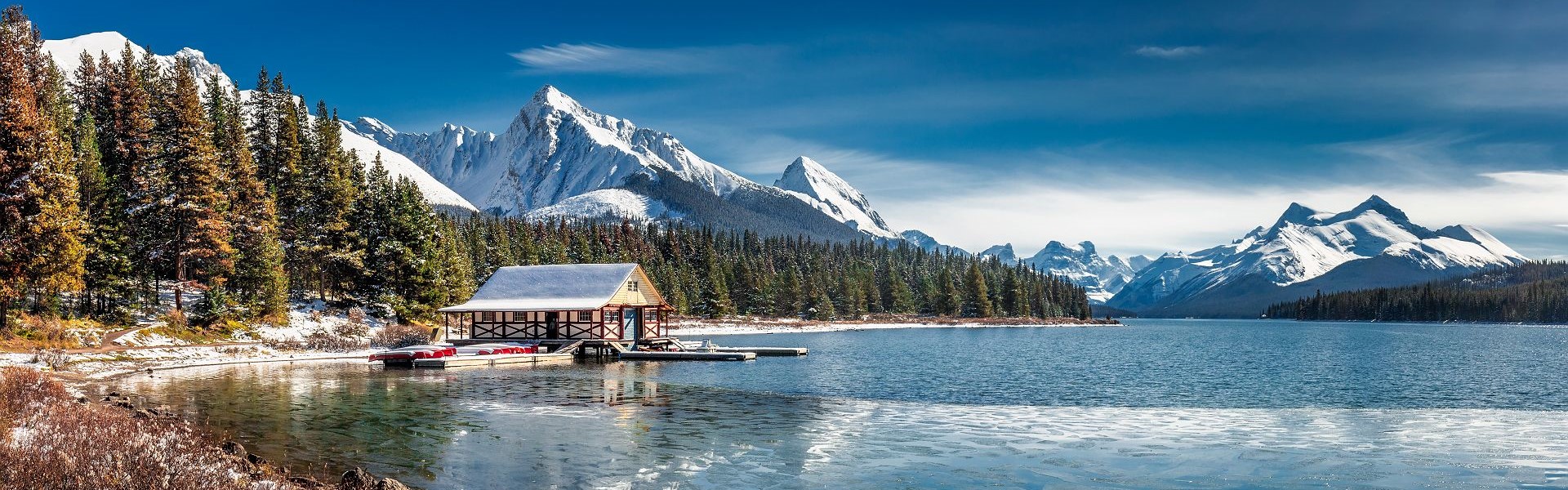  lac maligne en hiver au parc national jasper en alberta canada