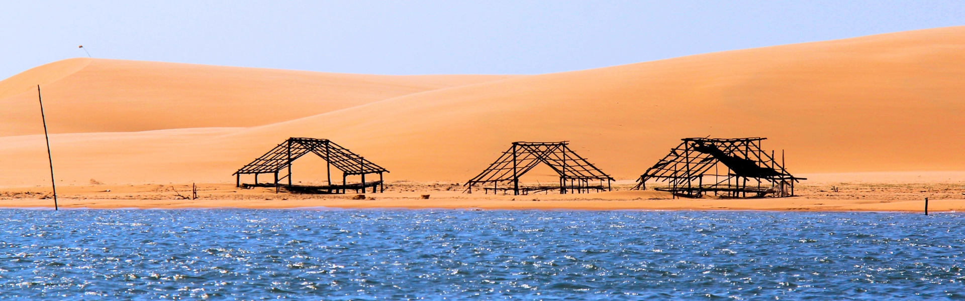 cabanes de pecheurs bordant le delta de Parnaiba dans le nordeste au bresi