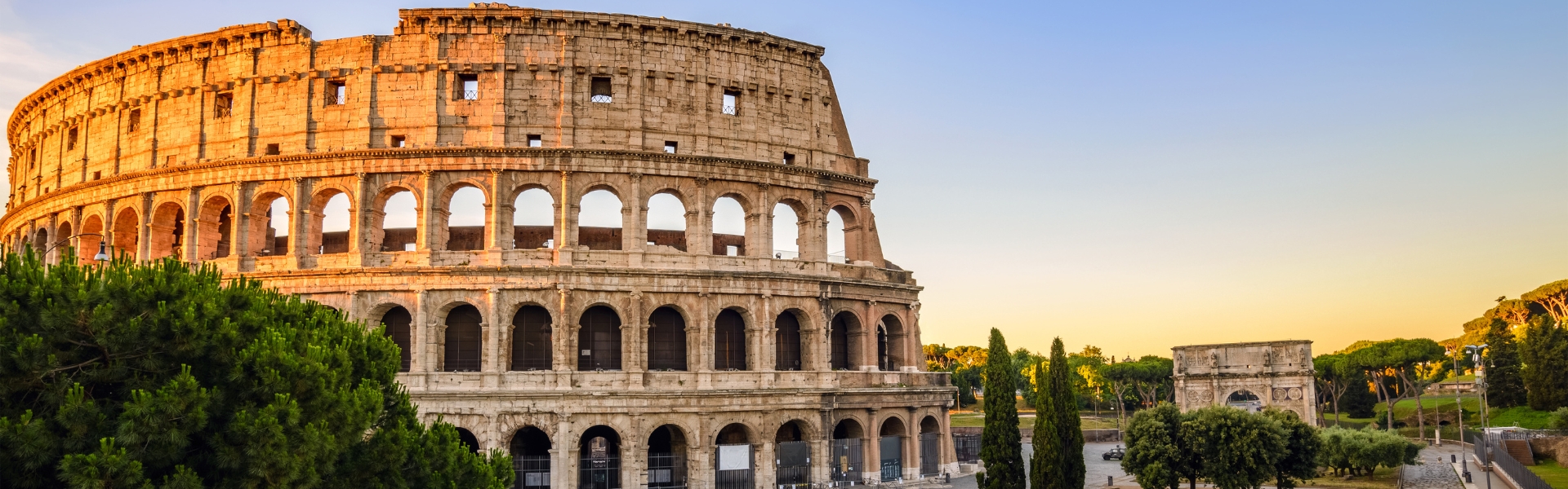colisée de rome au lever de soleil