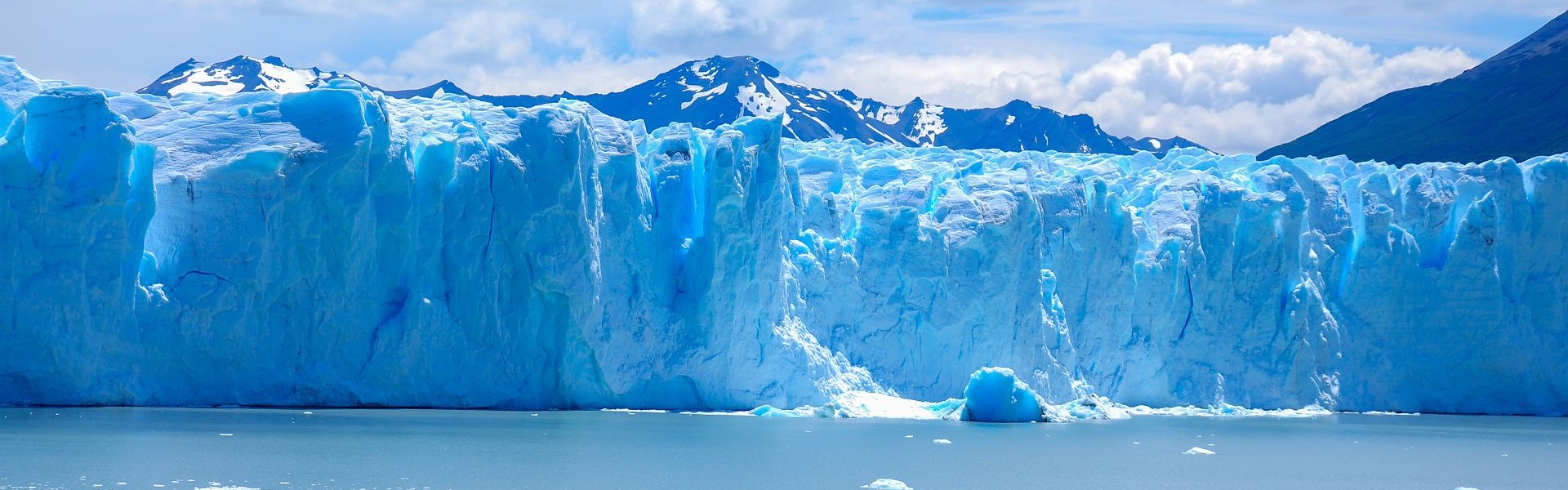 glacier perito moreno et ses reflets bleutés en patagonie argentine
