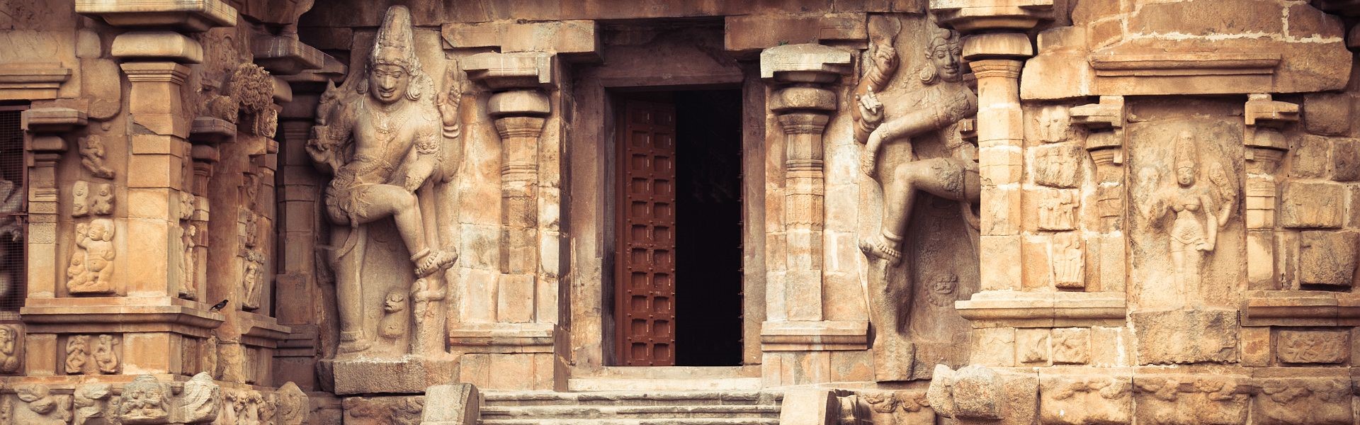 façade du temple hindou de brihadishvara à tanjore en inde