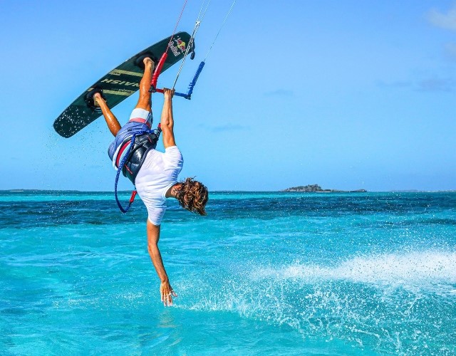 kitesurfeur à rodrigues crédit photo c rodrigues mourouk louka pitot retouched