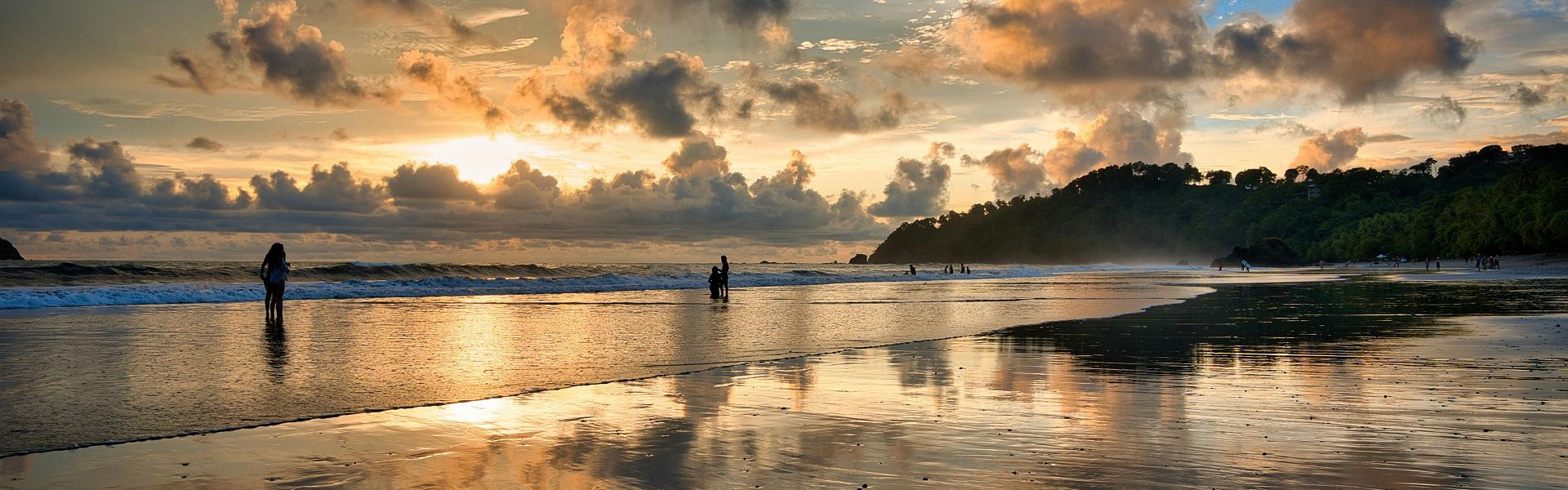 plage au coucher de soleil parc national de corcovado