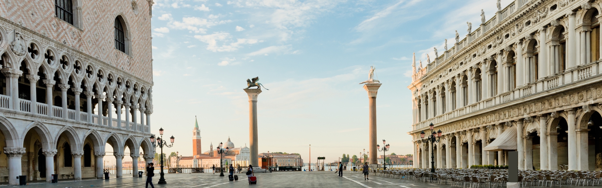vue panoramique de la place saint-marc et du palais des doges à venise au petit matin