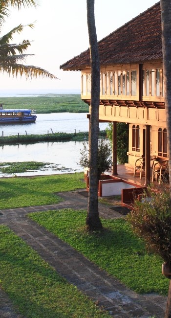 coconut lagoon hotel