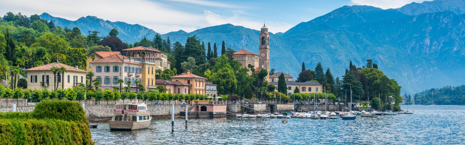 commune de tremezzo bordée par le lac de côme dans la région de la lombardie en italie
