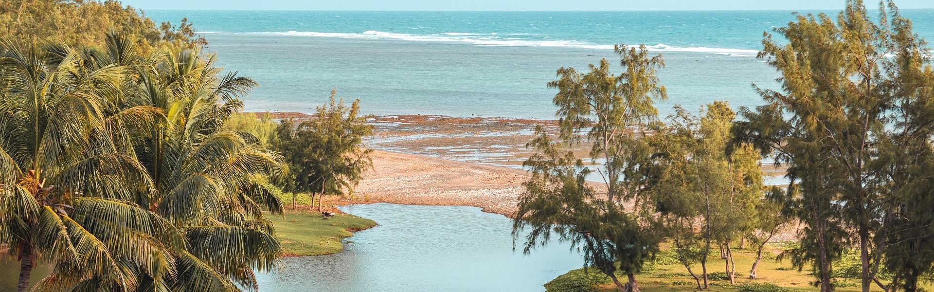 plage donnant sur l'océan indien proche de l'hôtel bakwa lodge à rodrigues île maurice