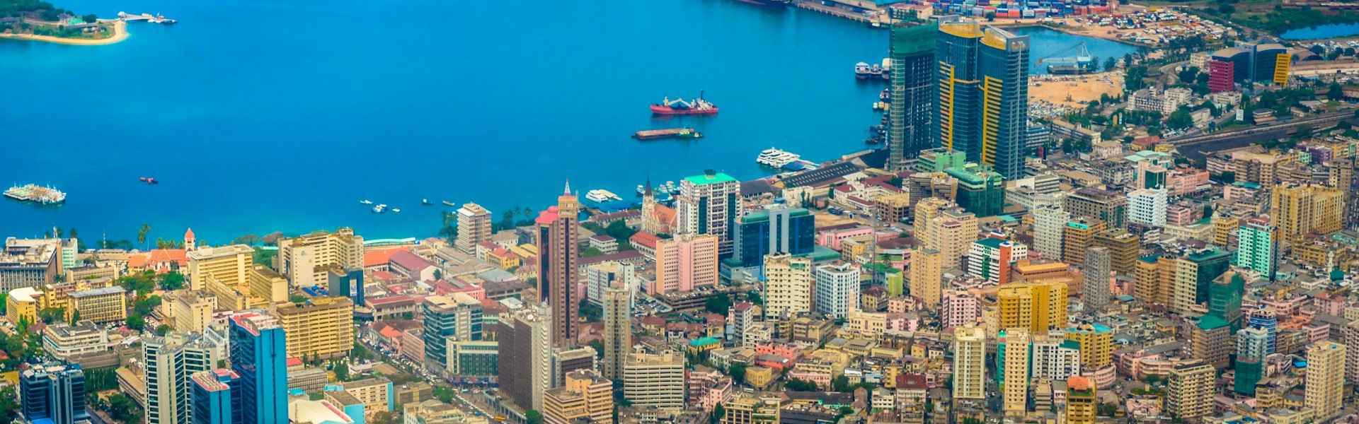 ville colorée de dar es-salaam au sud de la tanzanie
